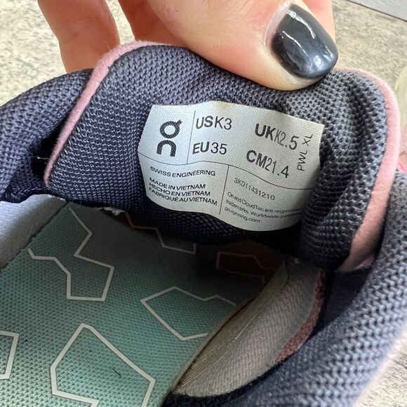 On Lace-Up Low Top Cloud Play Pink Mesh Sneaker Running Shoes Kids Size K3 - Picture 7 of 9